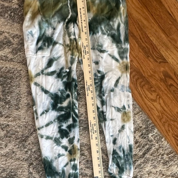 YFB Coraline Green Tie Dye Soft Knit Sweatshirt & Pants Sz Small - Picture 9 of 9